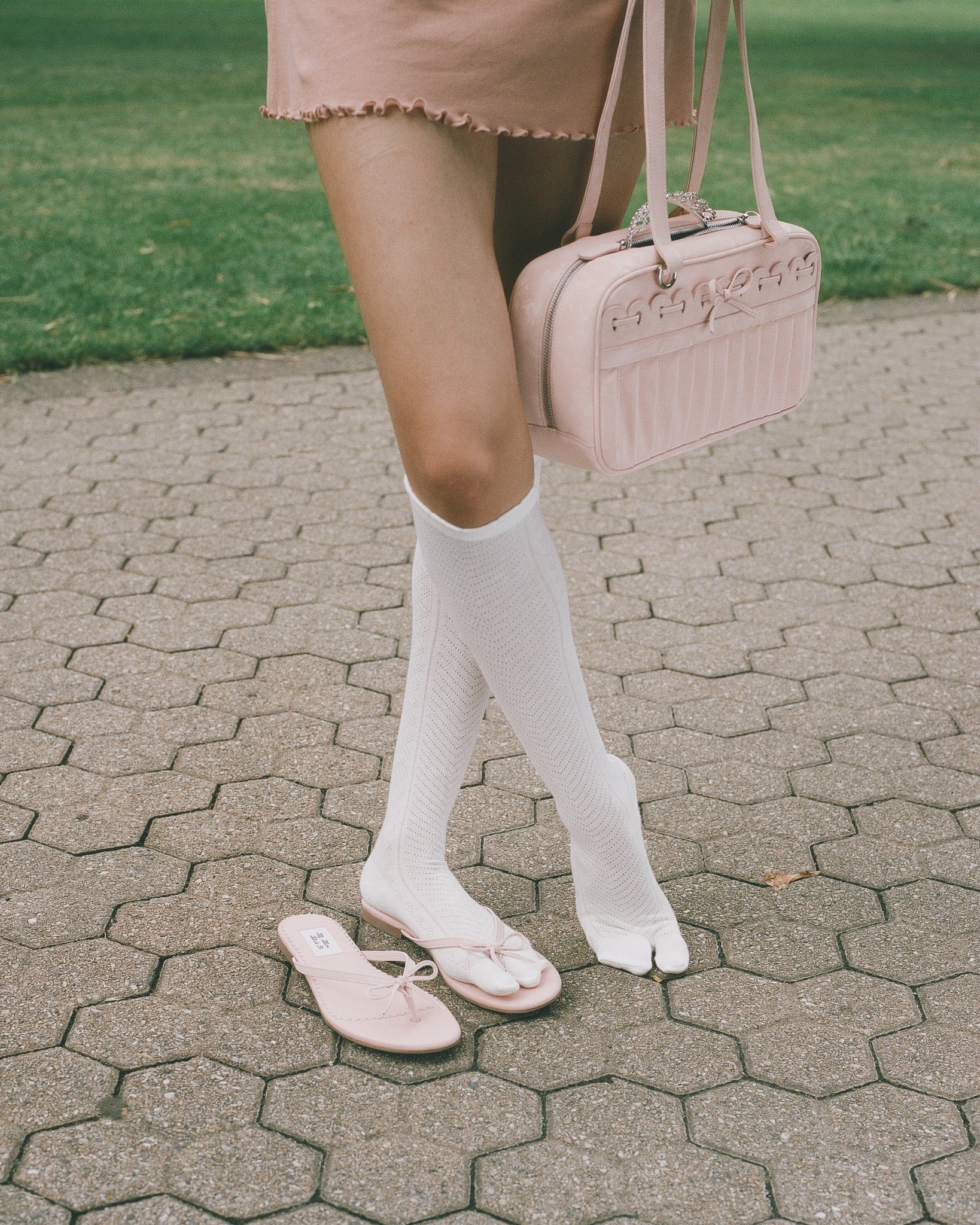 Knit Lace Knee Tabi Socks - Image 4