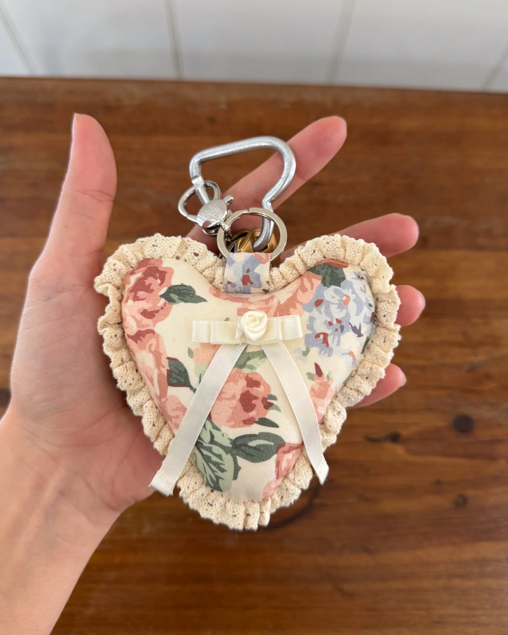 Rosette Heart Keychain - Secret Garden - Image 2